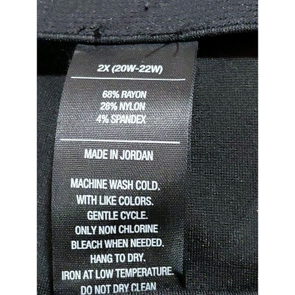 Peter Nygard Slims 2X (20W-22W)Rhinestones Accent Black Stretch Capri Pull On - Picture 8 of 9